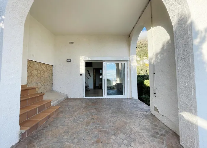 Villa Albacete 30 *