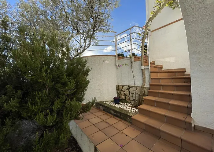 Villa Albacete 30 *